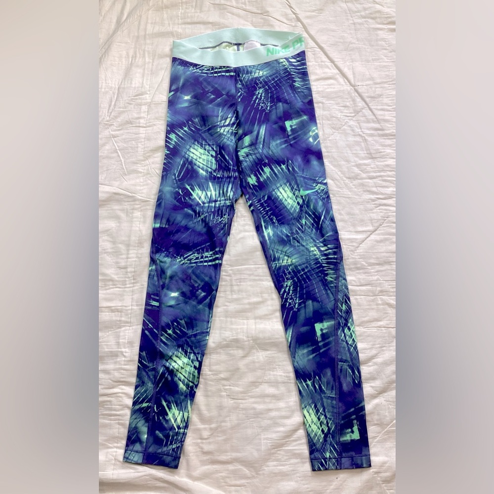 Women’s Nike Pro Dri-Fit Hyperwarm Printed Legging Small